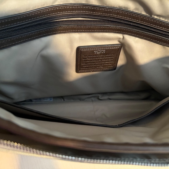 LARGE TUMI BAG - Picture 11 of 16